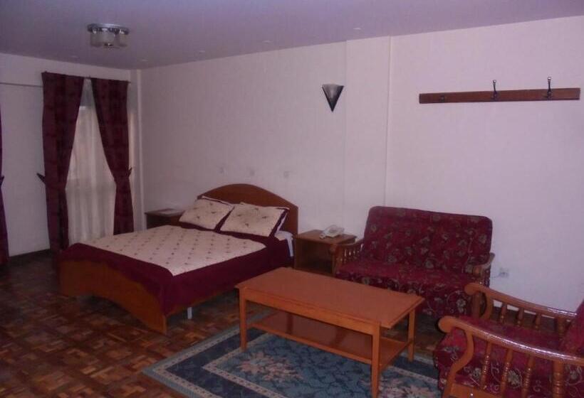 سوییت جونیور, Weygoss Guest House