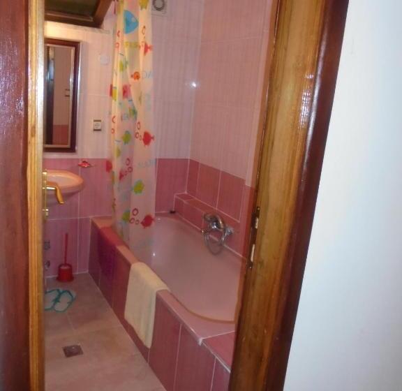 سوییت جونیور, Weygoss Guest House