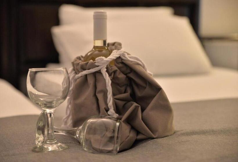 标准单人间, Anna Apartments