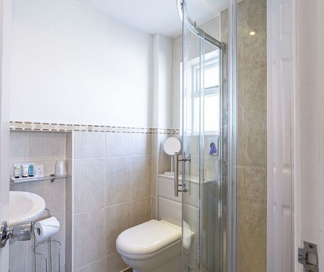 标准间, Hamiltons Boutique