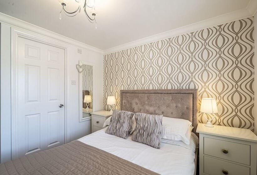 标准间, Hamiltons Boutique