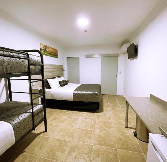 家庭间, Childers Oasis Motel