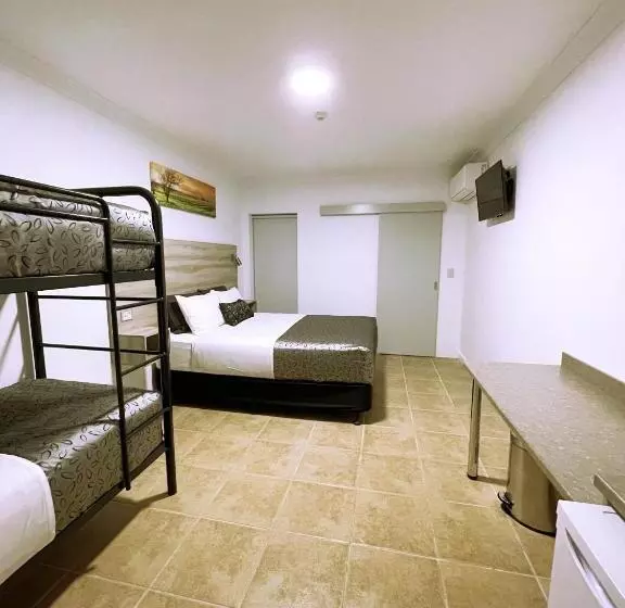 ファミリールーム, Childers Oasis Motel