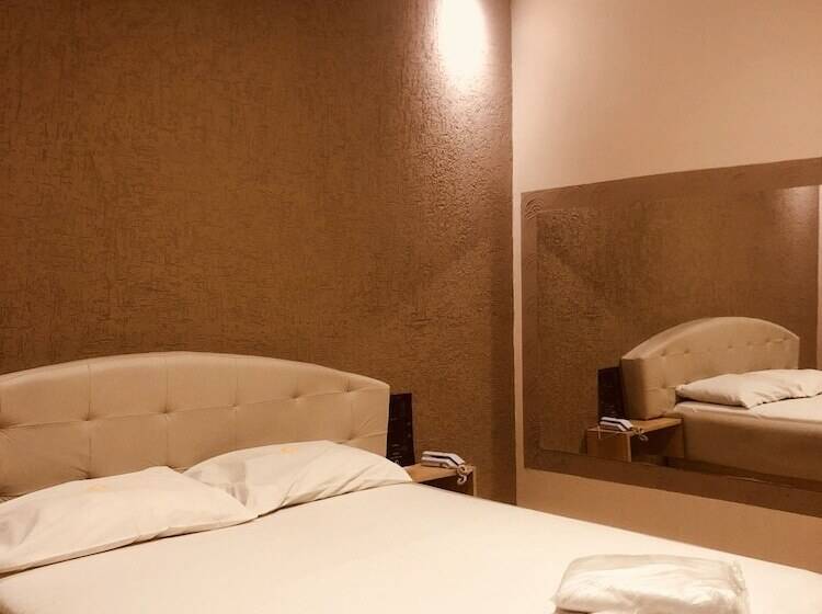 غرفة قياسية ثلاثية, Dok Brasília Hotel Unidade águas Claras