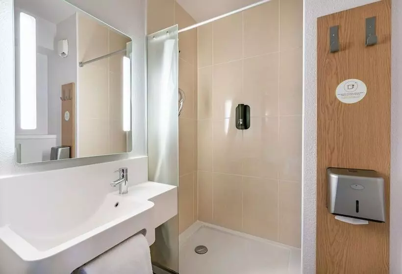 Standard Neljän Hengen Huone, B&b Hotel Arcachon Gujan Mestras