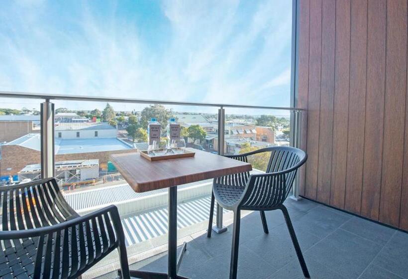 带阳台套房, Bridgeport