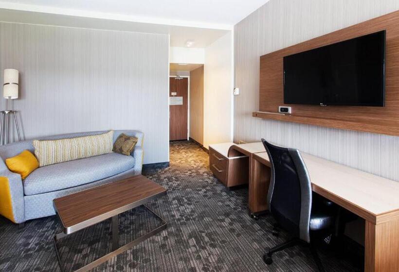 Standard Szoba King Size Bed, Courtyard By Marriott Auburn