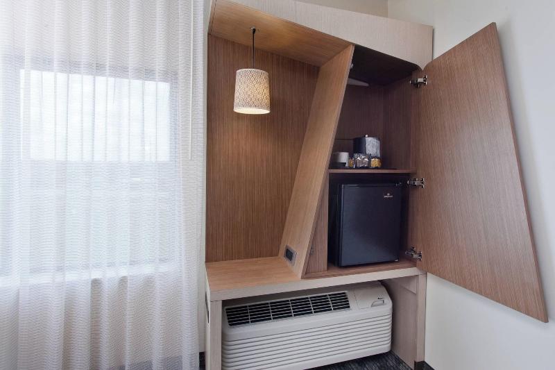 Suite King Size Bed, Courtyard By Marriott Auburn