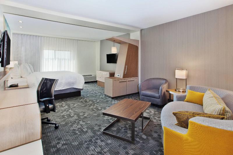 Suite King Size Bed, Courtyard By Marriott Auburn