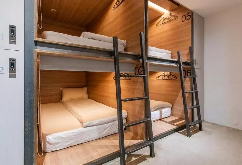 اتاق استاندارد چهارنفره با سرویس بهداشتی مشترک, Bouti City Capsule Inn