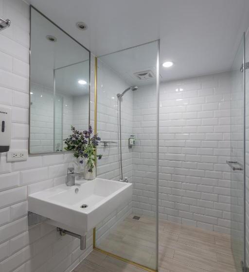 اتاق استاندارد با سرویس بهداشتی مشترک, Bouti City Capsule Inn