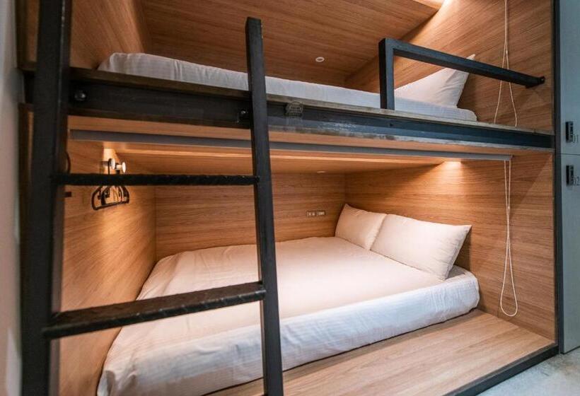 اتاق خانوادگی با سرویس بهداشتی مشترک, Bouti City Capsule Inn