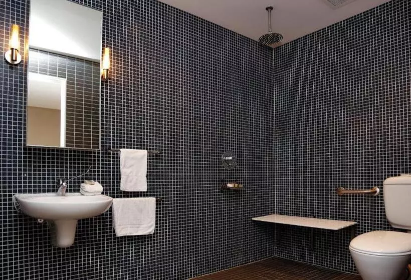 身障者適用クイーンサイズベッドルーム, Crown Hotel Surry Hills