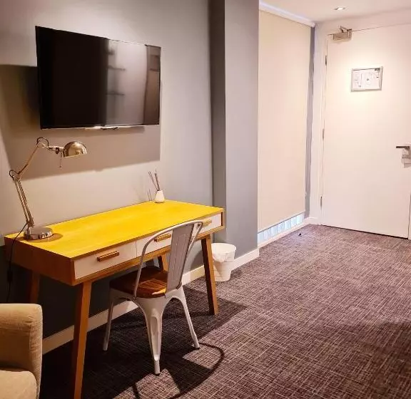 身障者適用クイーンサイズベッドルーム, Crown Hotel Surry Hills