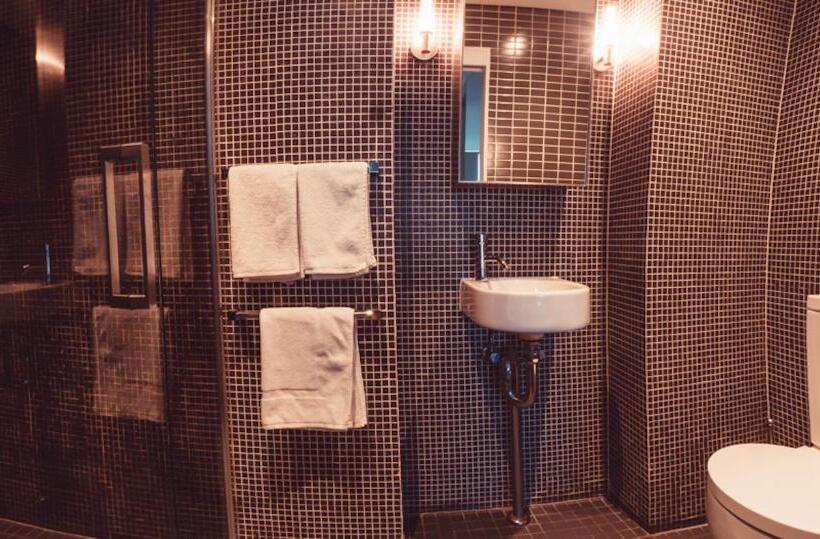 اتاق سوپریور چهار تخته, Crown Hotel Surry Hills