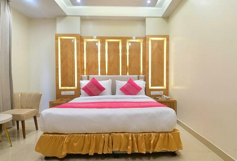 Номер Deluxe, Gold Palace   03 Mins Walk From New Delhi Railway Station