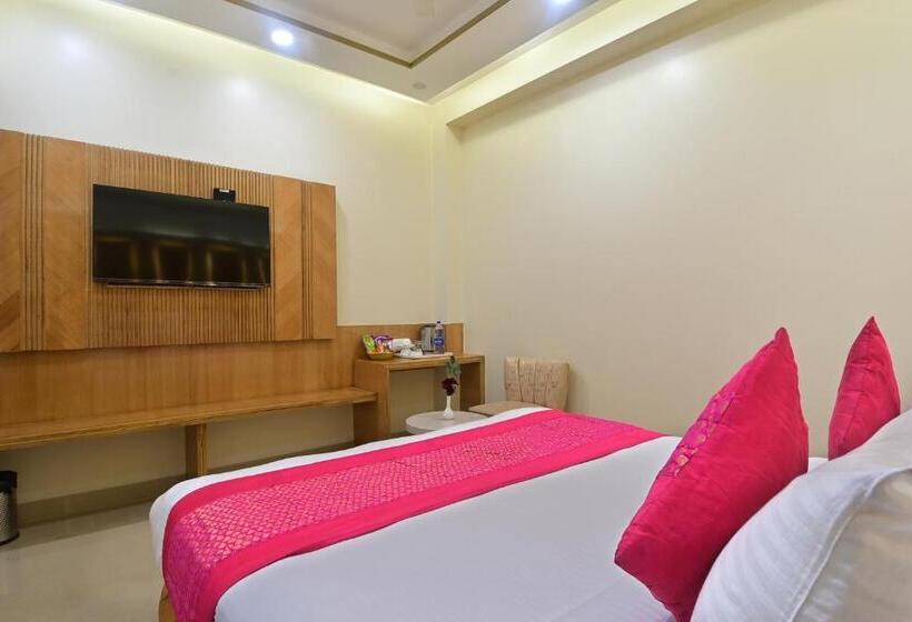 Номер Deluxe, Gold Palace   03 Mins Walk From New Delhi Railway Station