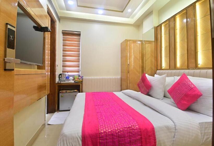 Номер Deluxe, Gold Palace   03 Mins Walk From New Delhi Railway Station