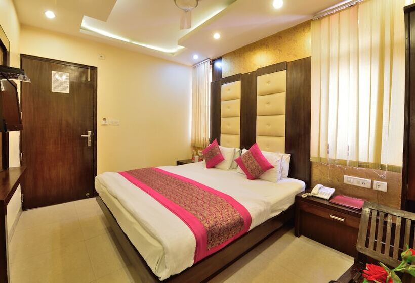 Номер Deluxe, Gold Palace   03 Mins Walk From New Delhi Railway Station