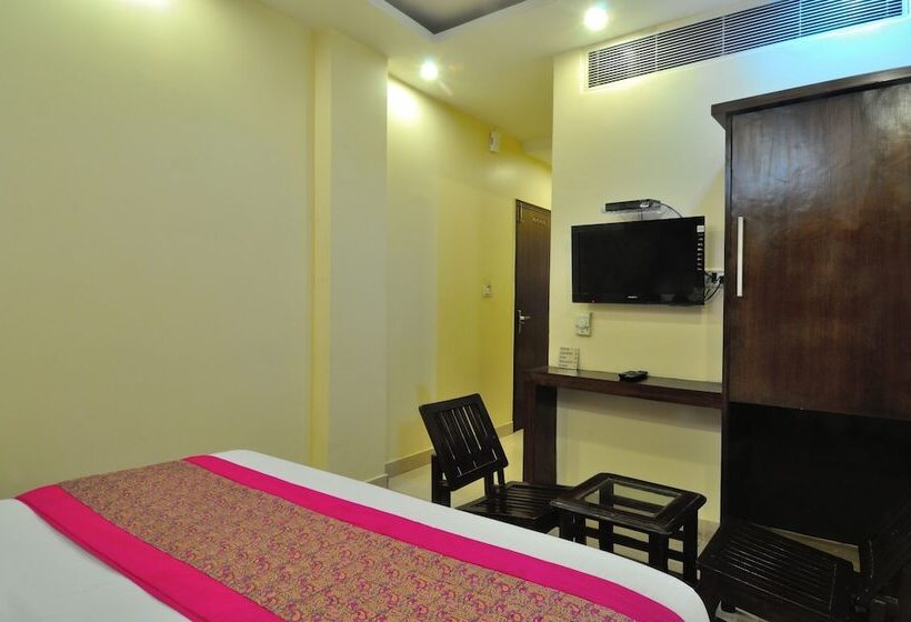 Номер Deluxe, Gold Palace   03 Mins Walk From New Delhi Railway Station