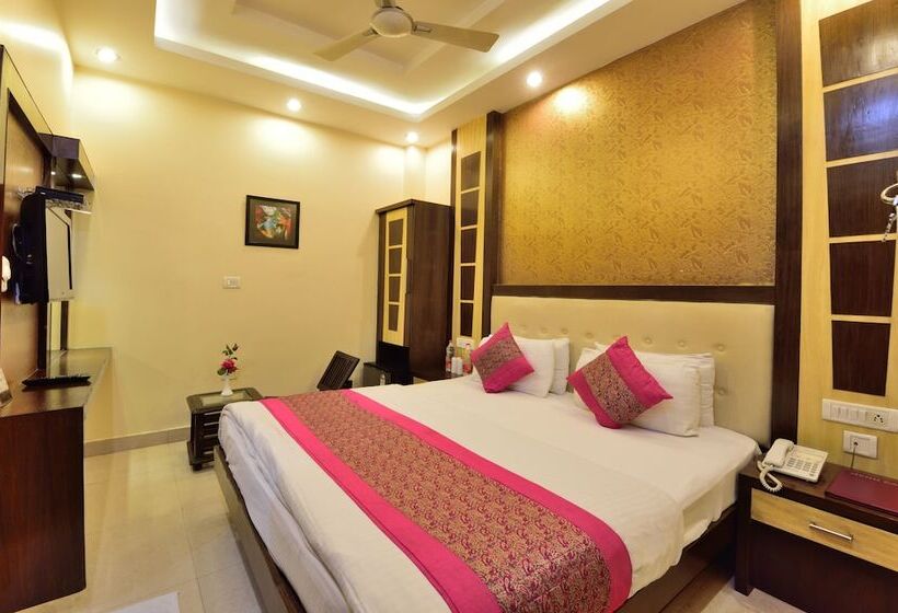 Номер Deluxe, Gold Palace   03 Mins Walk From New Delhi Railway Station