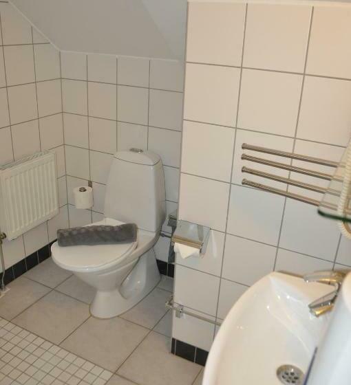 标准单人间, Slite Badhotell