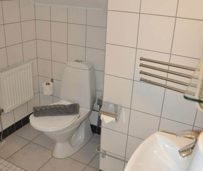 标准单人间, Slite Badhotell