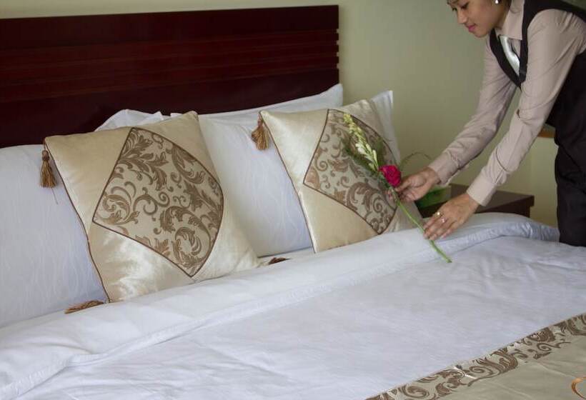 سوییت جونیور, Sayeman Beach Resort