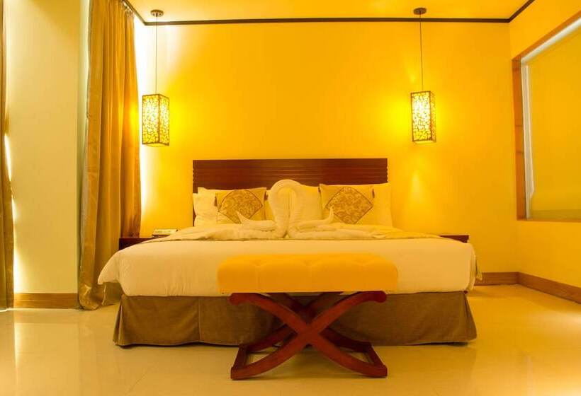 سوییت جونیور, Sayeman Beach Resort