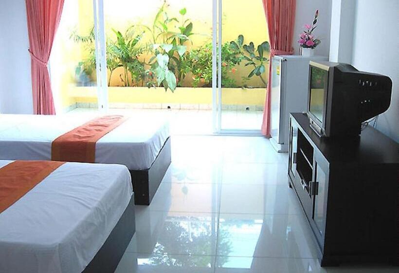 غرفة كومفورت ثلاثية, Jomtien Hostel