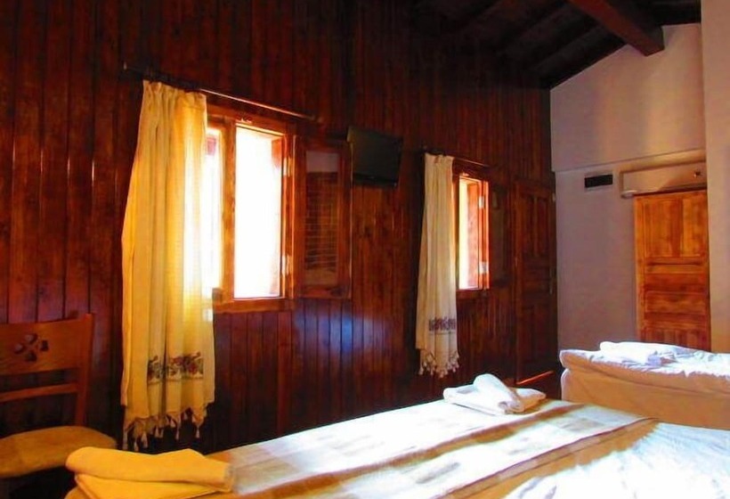 Номер Стандарт Трехместный, Amazon Petite Palace