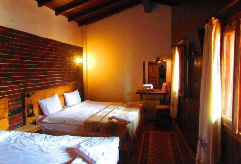 Номер Стандарт Трехместный, Amazon Petite Palace