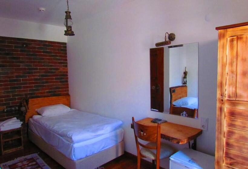 Номер Стандарт, Amazon Petite Palace