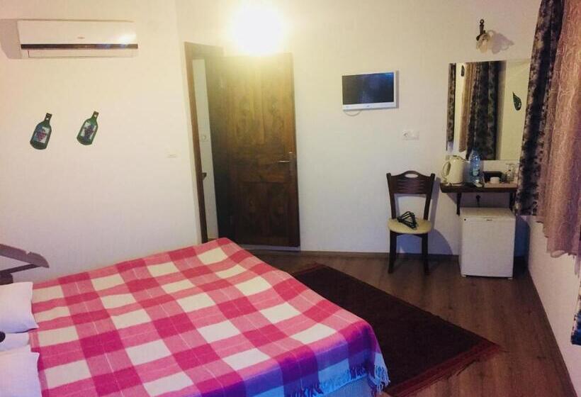 Апартаменты 1 Спальня Нижний Этаж, Amazon Petite Palace