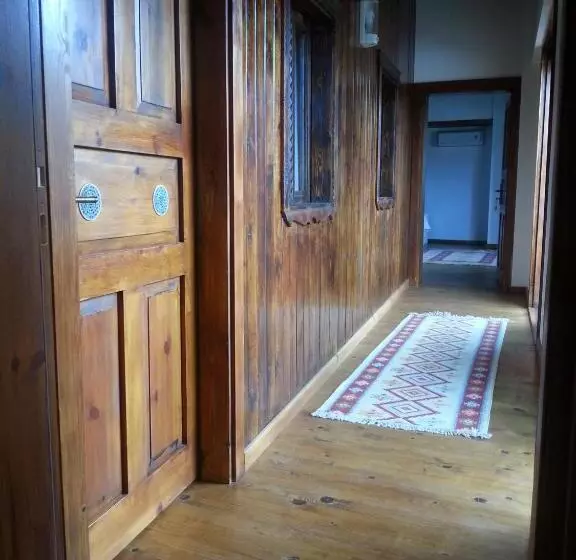Standard Kolmen Hengen Huone, Amazon Petite Palace