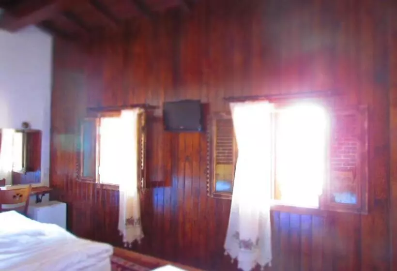 Standard Kolmen Hengen Huone, Amazon Petite Palace