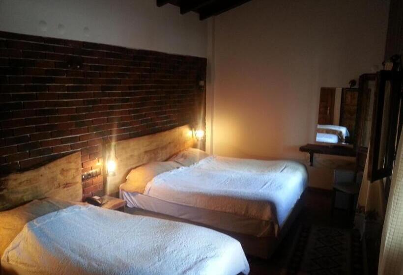 Номер Стандарт Трехместный, Amazon Petite Palace