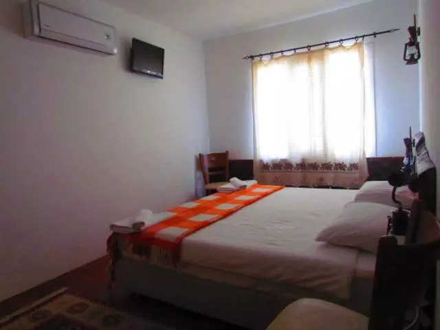 Perhehuone, Amazon Petite Palace
