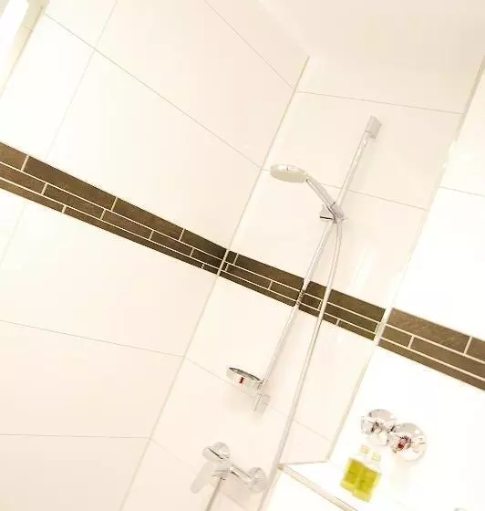 Standard Yhden Hengen Huone, Am Martinsberg