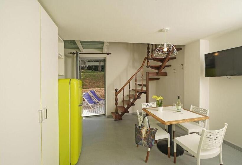 Standard studio with lake view, Residence Arca