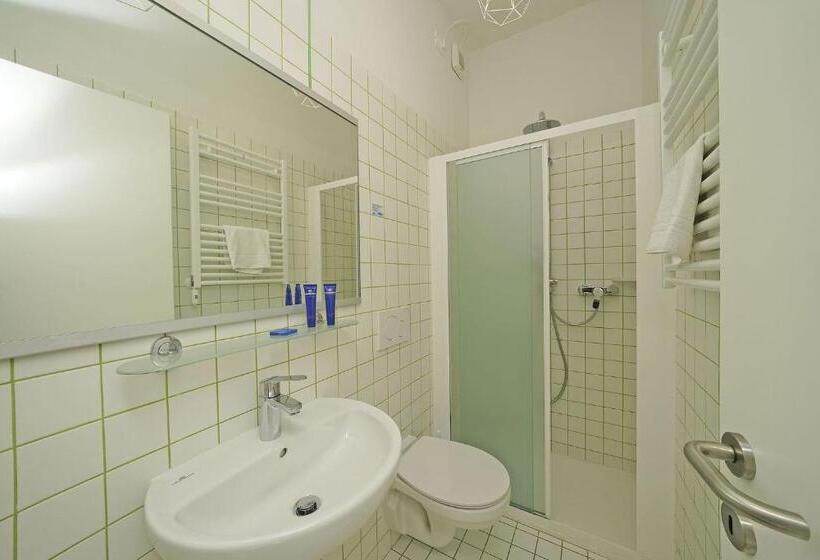 Standard studio with lake view, Residence Arca