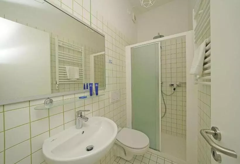 Standard studio with lake view, Residence Arca
