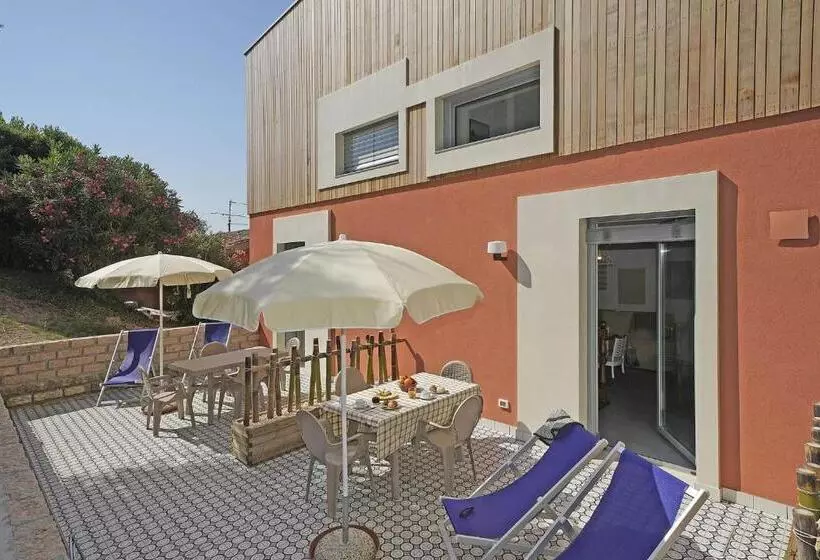 Standard studio with lake view, Residence Arca