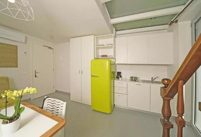 استودیو استاندارد با چشمانداز باغ, Residence Arca
