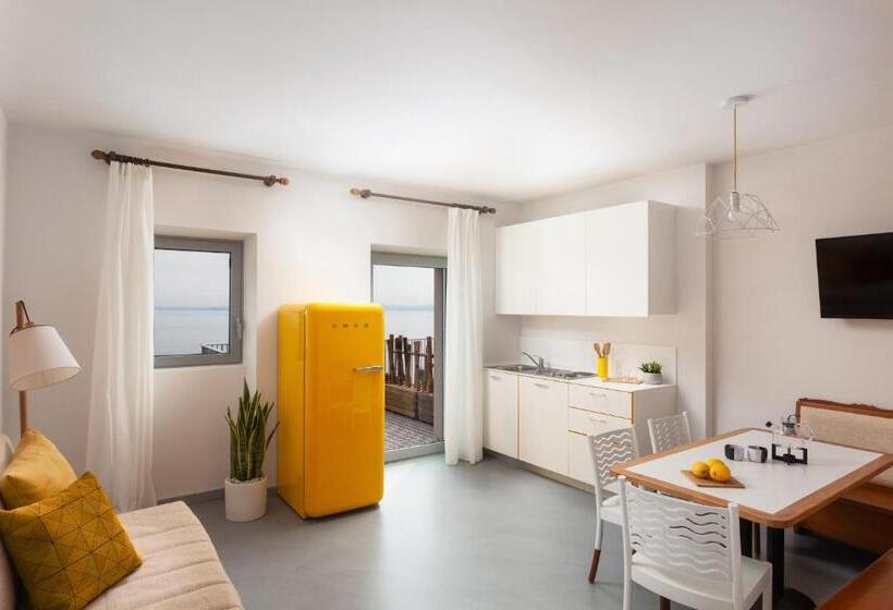Standard studio with lake view, Residence Arca