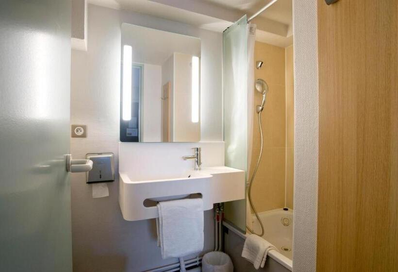 חדר סטנדרט לארבעה, B&b Hotel Moulins