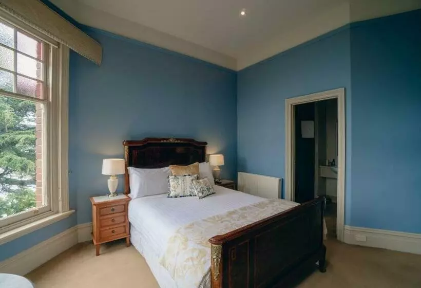 Classic Room Queen Bed, Grande Vue