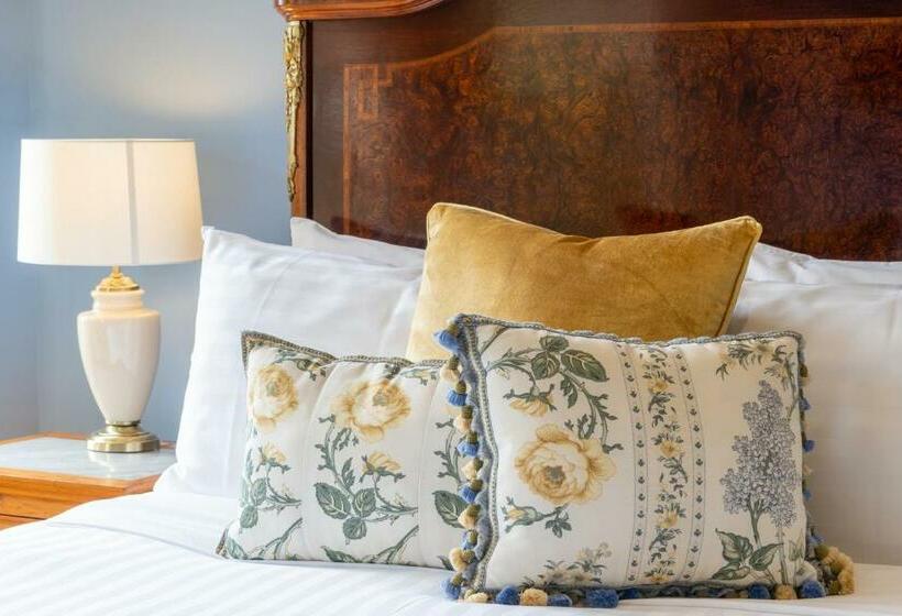 Classic Room Queen Bed, Grande Vue