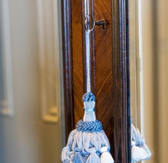 Classic Room Queen Bed, Grande Vue