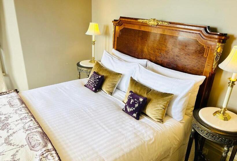 Classic Room Queen Bed, Grande Vue